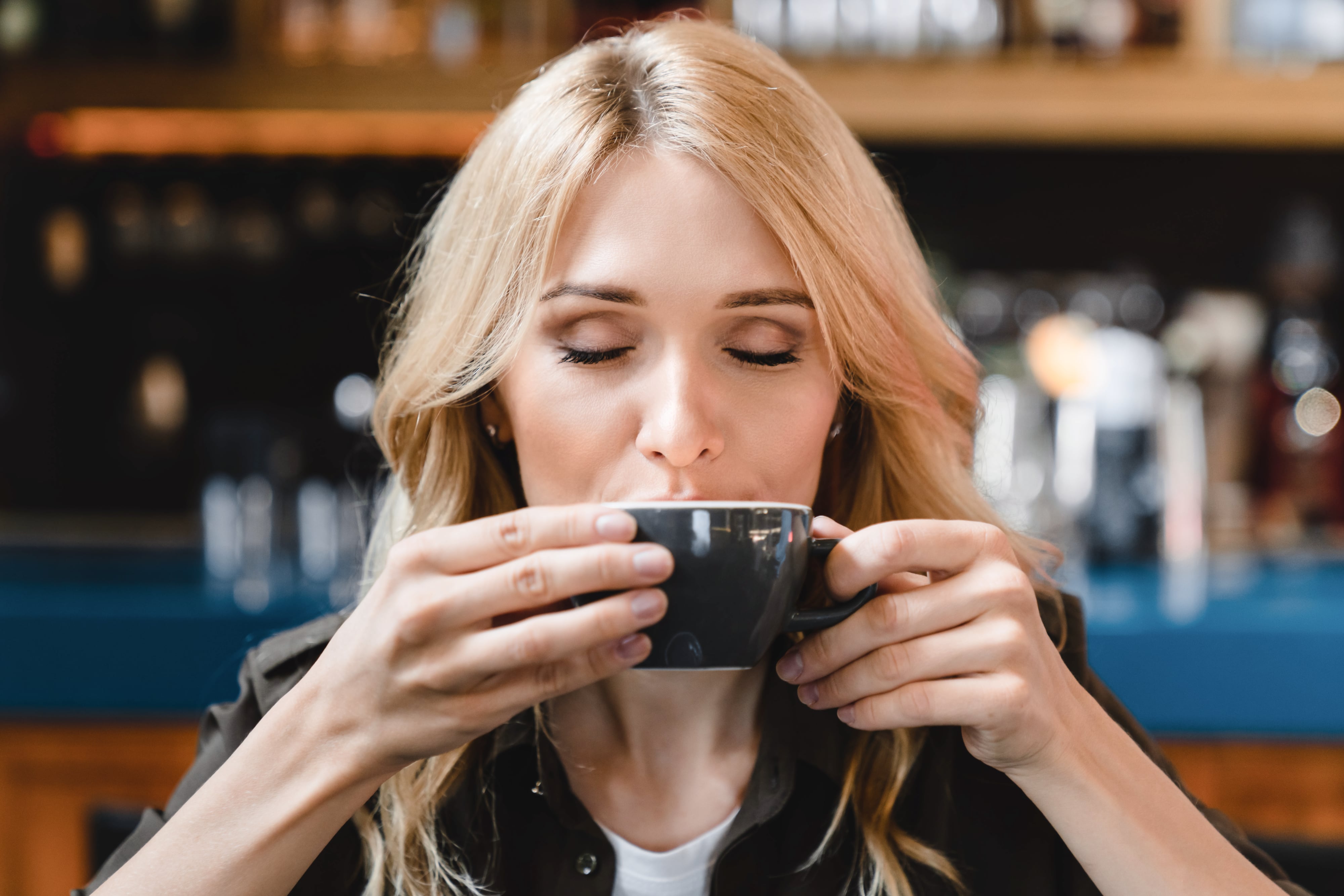 Entkoffeinierter Tee: Genuss ohne Koffein – So schmeckt Tee zu jeder Tageszeit