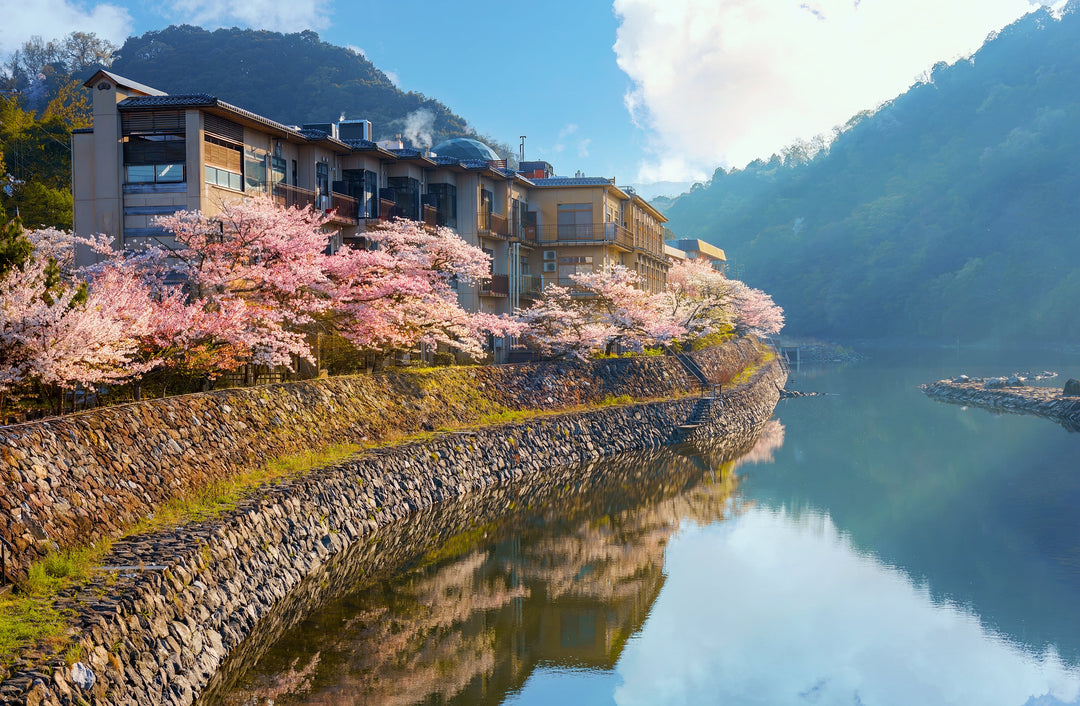 Präfektur Uji-Park während der Kirschblütenblüte in Kyoto, Japan